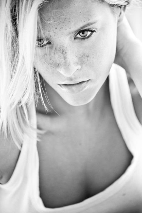 glamour girl with an alluring beauty