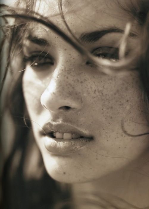 glamour girl with an alluring beauty