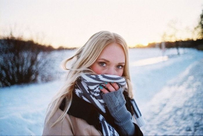 glamour girl with an alluring beauty