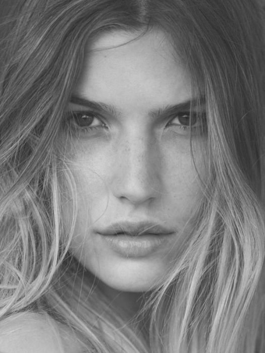 glamour girl with an alluring beauty