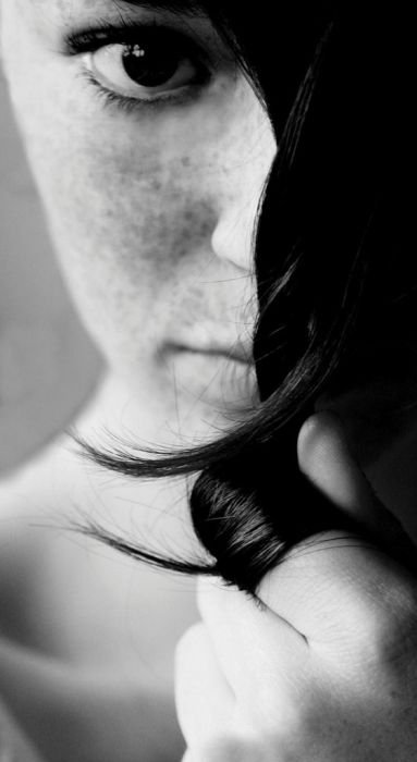 glamour girl with an alluring beauty