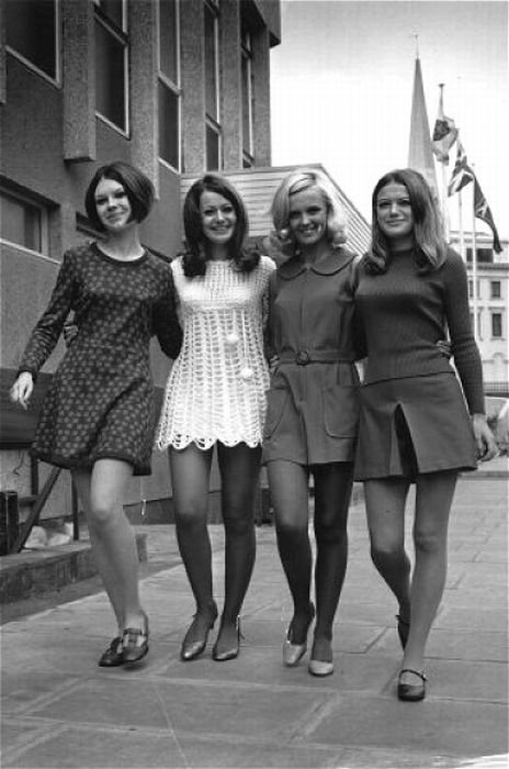 retro history glamour miniskirt girls