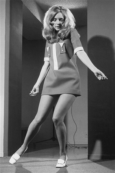 retro history glamour miniskirt girls