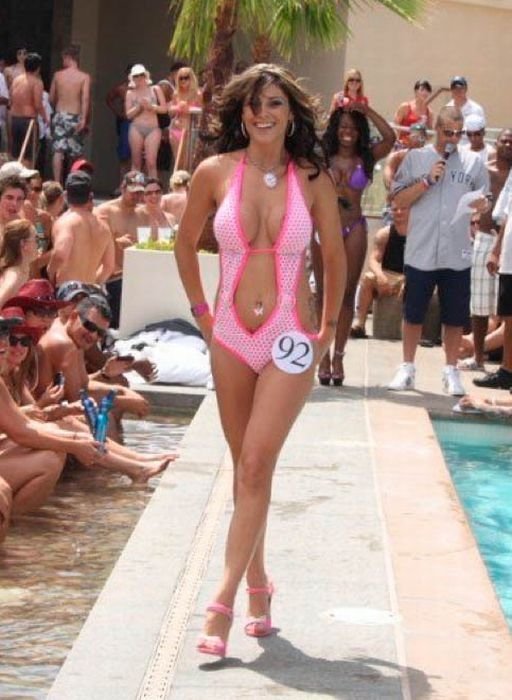 Las Vegas pool party girls