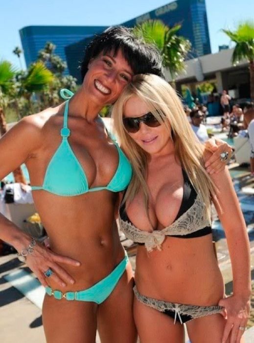 Las Vegas pool party girls