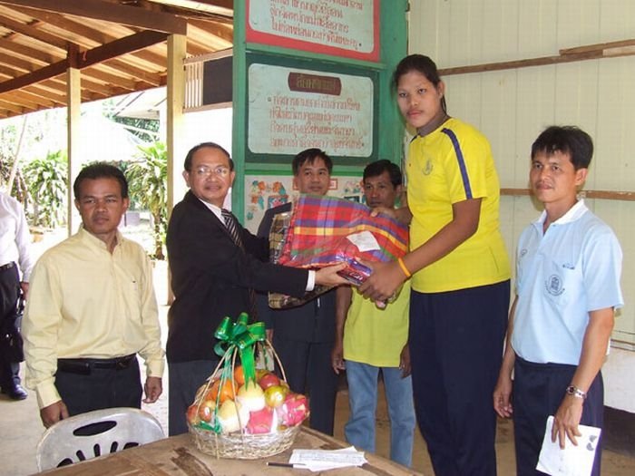 Malee Duangdee, world's tallest teen girl