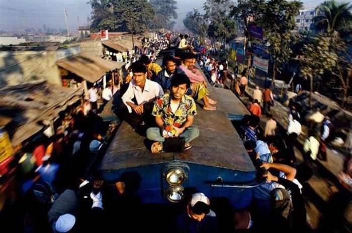 Train surfing, Bangladesh