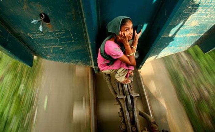 Train surfing, Bangladesh