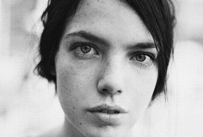 glamour girl with an alluring beauty