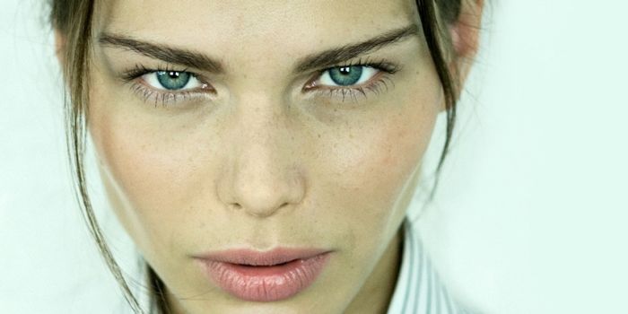 glamour girl with an alluring beauty