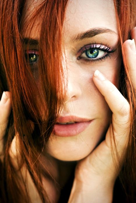 glamour girl with an alluring beauty