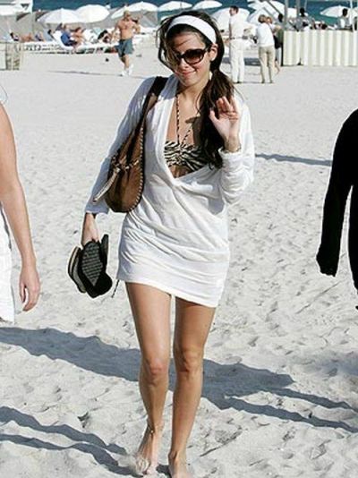 celebrity girl on the beach