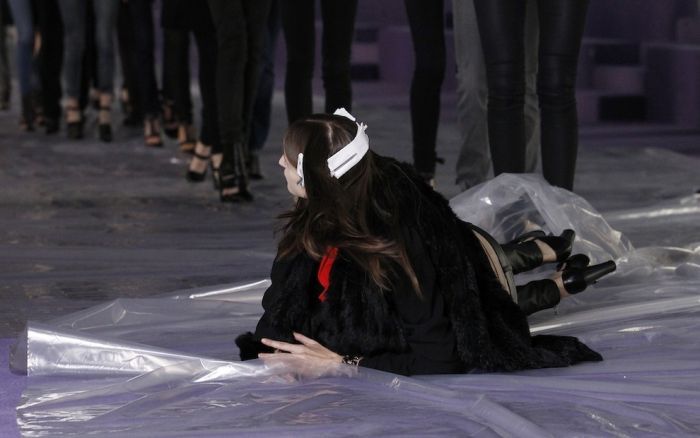 models falling on the catwalk