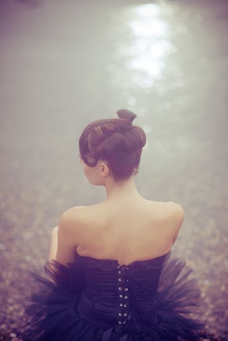 Glamour girl photography by Matthieu Sonnet