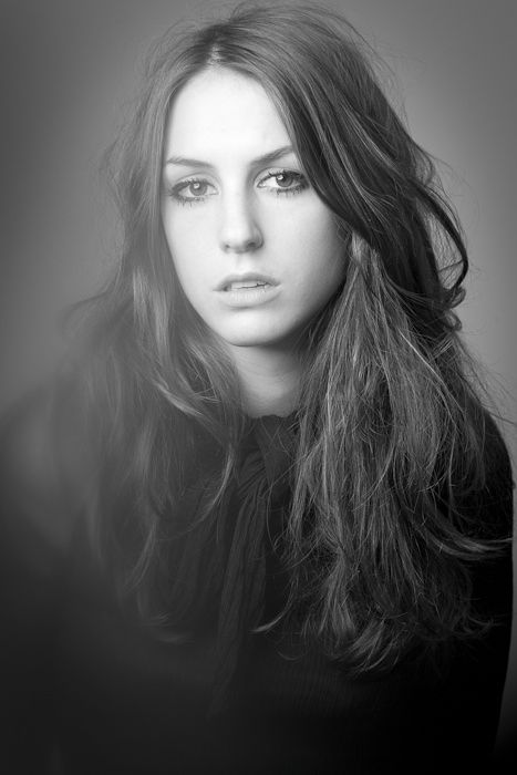 Glamour girl photography by Matthieu Sonnet