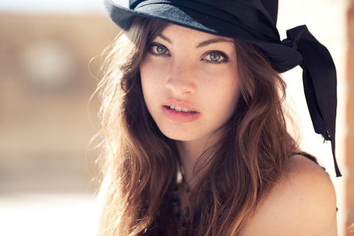 Glamour girl photography by Matthieu Sonnet
