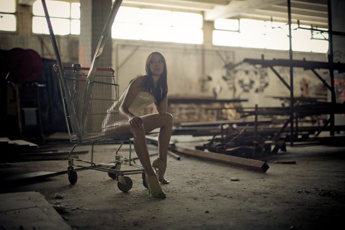 Glamour girl photography by Matthieu Sonnet