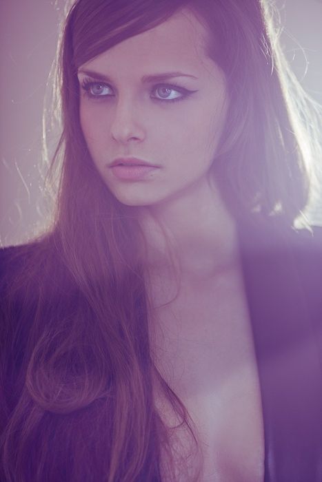 Glamour girl photography by Matthieu Sonnet