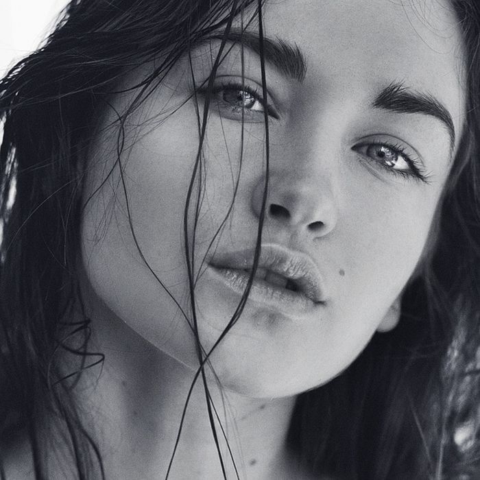 glamour girl with an alluring beauty