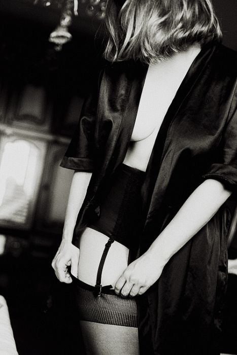 glamour girl with an alluring beauty