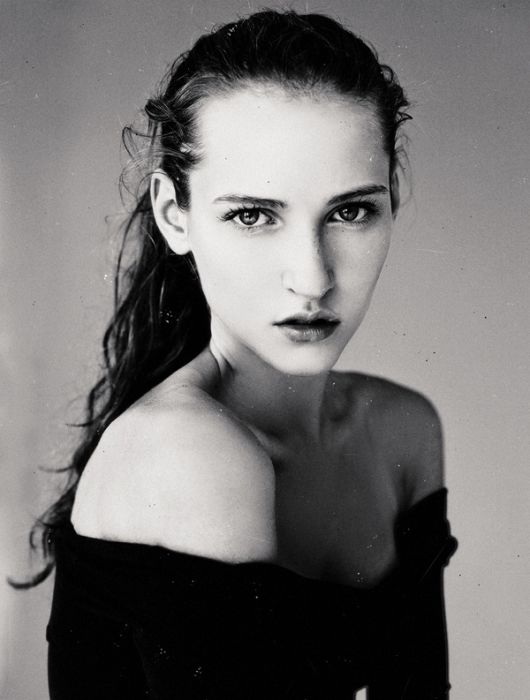 glamour girl with an alluring beauty