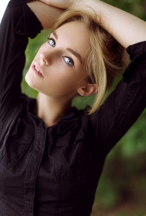 glamour girl with an alluring beauty
