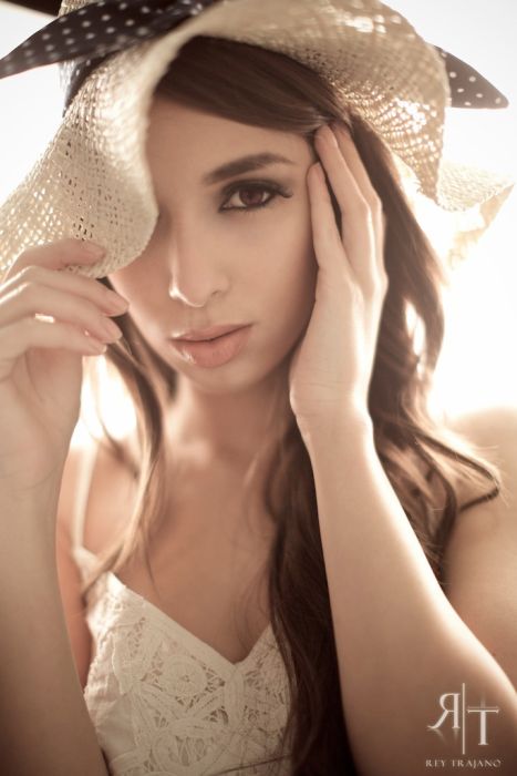 Glamour girl photography by Rey Trajano