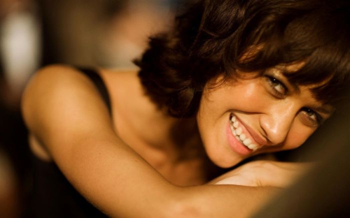 glamour girl with an alluring beauty