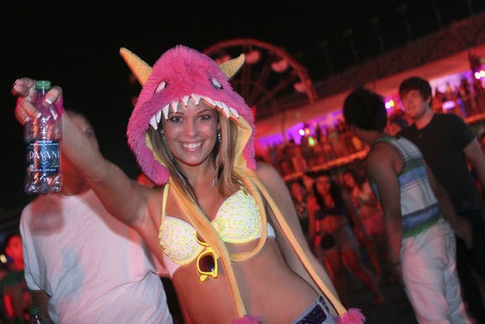 Girls from Electric Daisy Carnival 2012, Las Vegas, United States