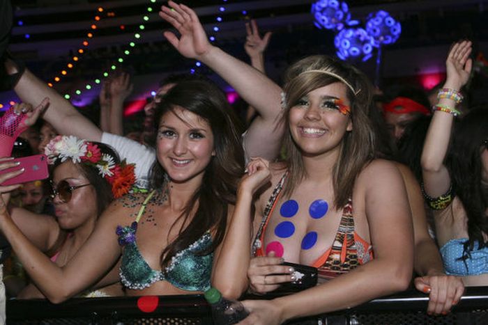 Girls from Electric Daisy Carnival 2012, Las Vegas, United States