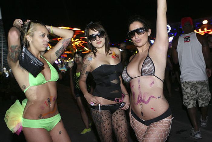 Girls from Electric Daisy Carnival 2012, Las Vegas, United States