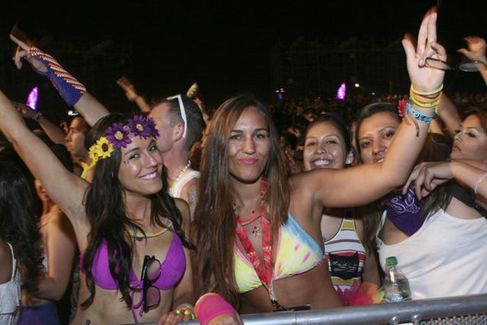 Girls from Electric Daisy Carnival 2012, Las Vegas, United States