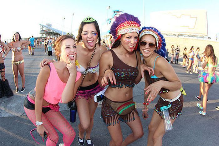 Girls from Electric Daisy Carnival 2012, Las Vegas, United States