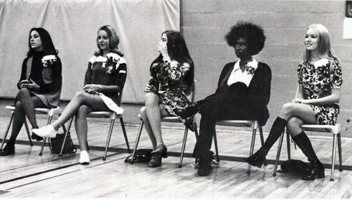 retro history glamour miniskirt girls