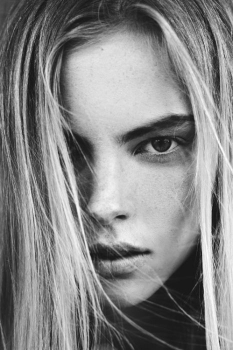 glamour girl with an alluring beauty