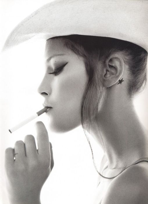 glamour girl with an alluring beauty