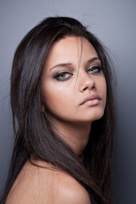 glamour girl with an alluring beauty