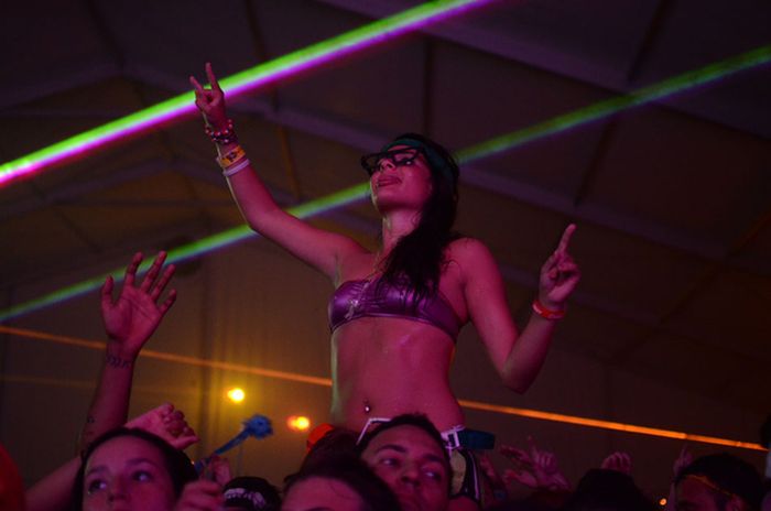 rave music fan girl