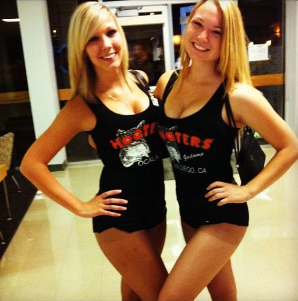 hooters restaurant girls