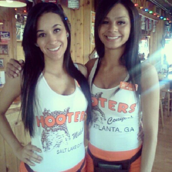 hooters restaurant girls