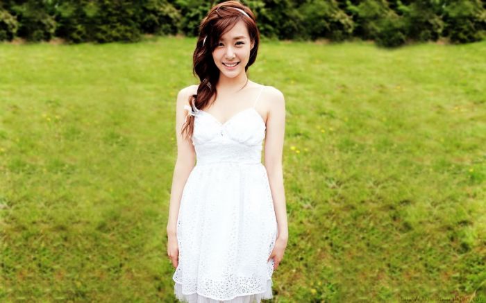 glamour girl with an alluring beauty