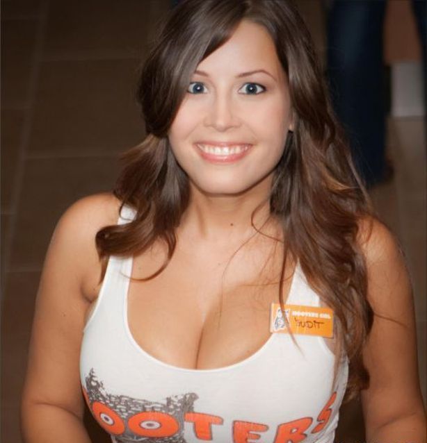 hooters restaurant girls