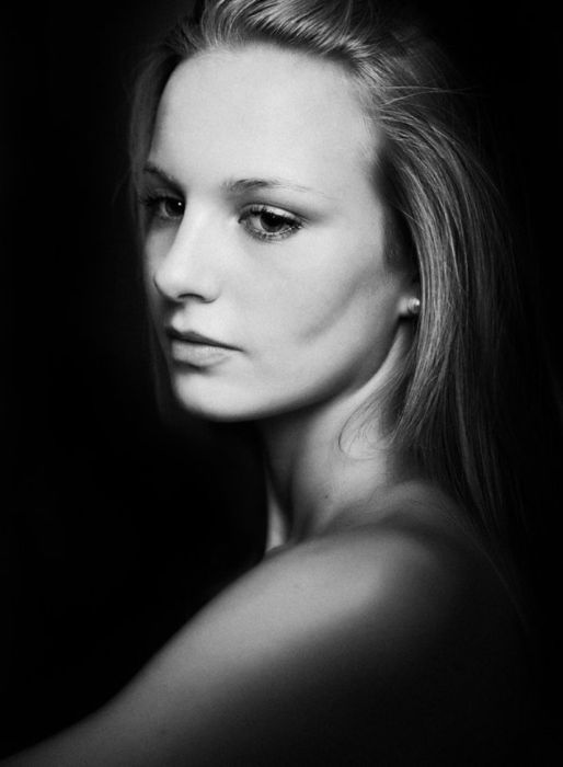 glamour girl with an alluring beauty