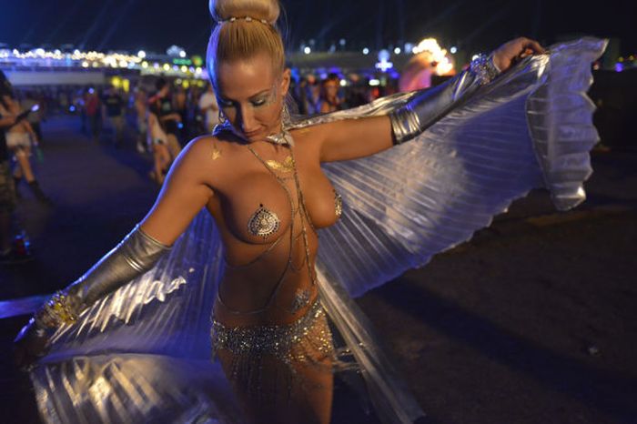 Girls from Electric Daisy Carnival 2013, Las Vegas, United States