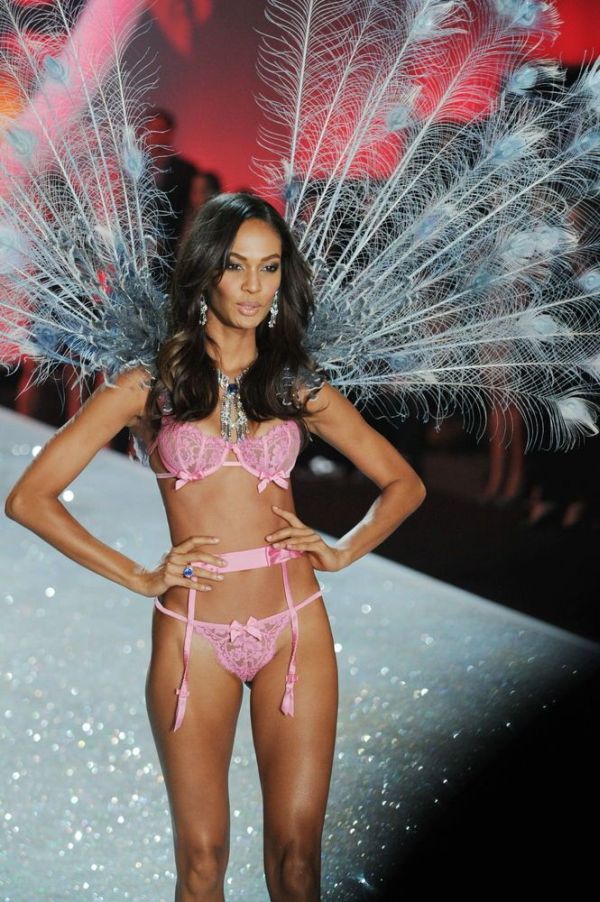 2013 Victoria's Secret Fashion show girl