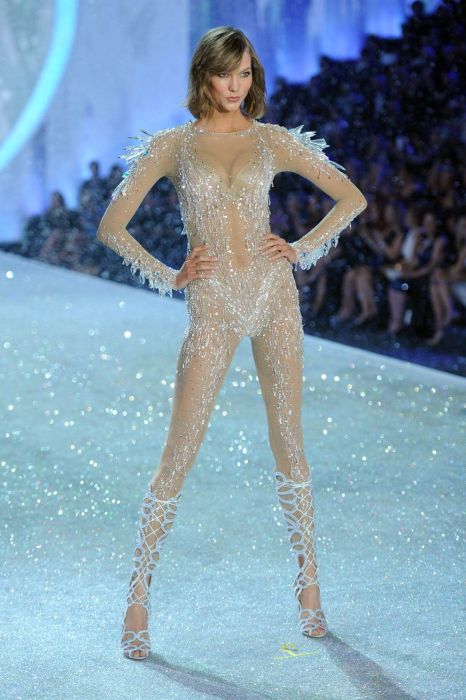 2013 Victoria's Secret Fashion show girl