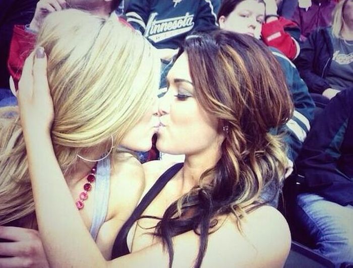 young college girls go crazy
