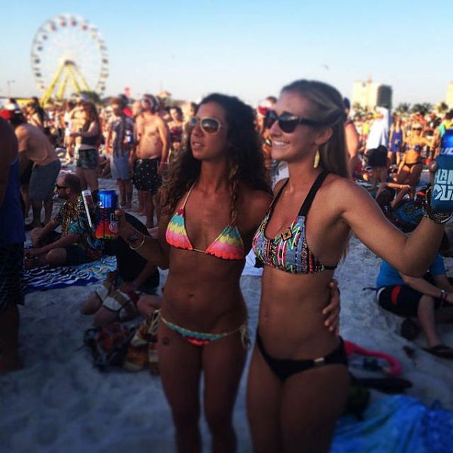 Hangout Music Festival 2014 girls, Gulf Shores, Alabama, United States