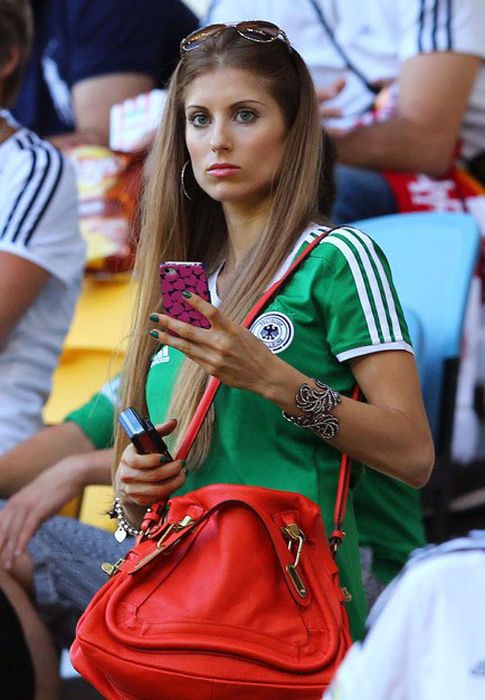 wives and girlfriends of soccer players