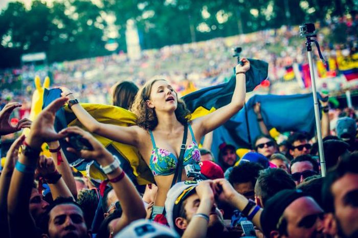 Tomorrowland 2014 girls, Boom, Flanders, Belgium